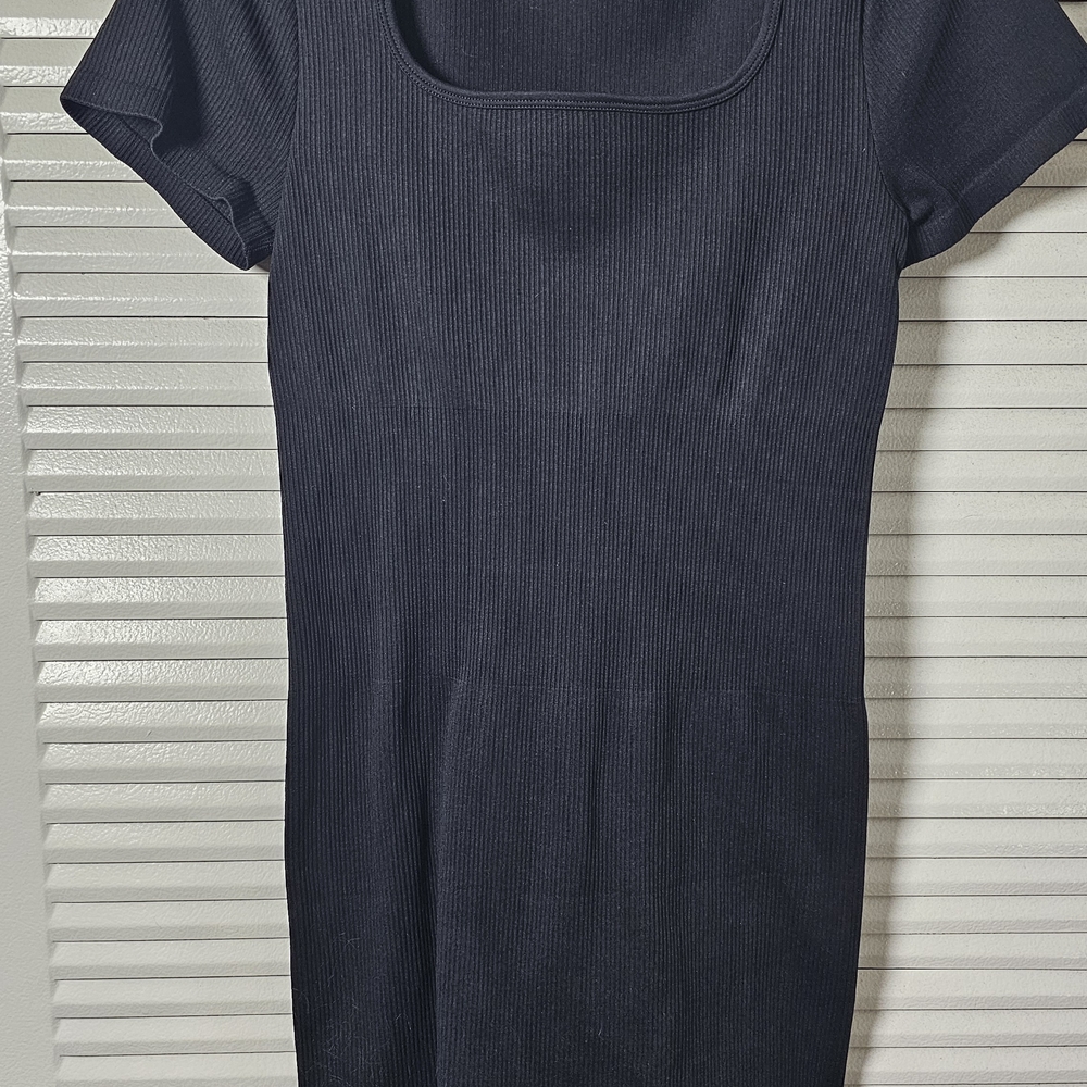 Black Ribbed Square-Neck Short Sleeve Top